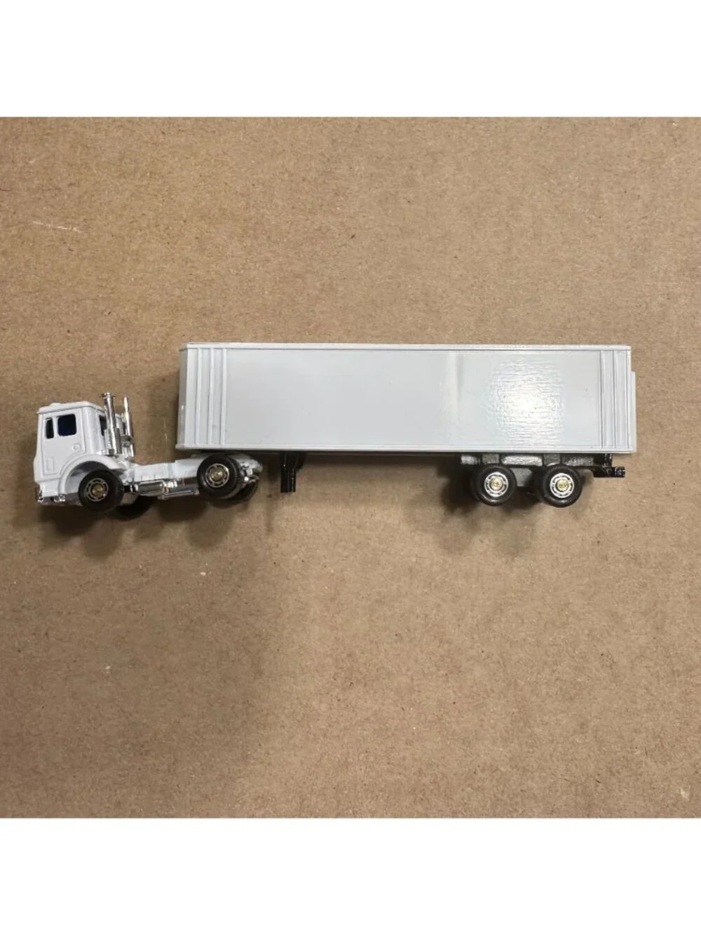 Shinsei Mini Undecorated White 1:91 Scale Mack Van Trailer
